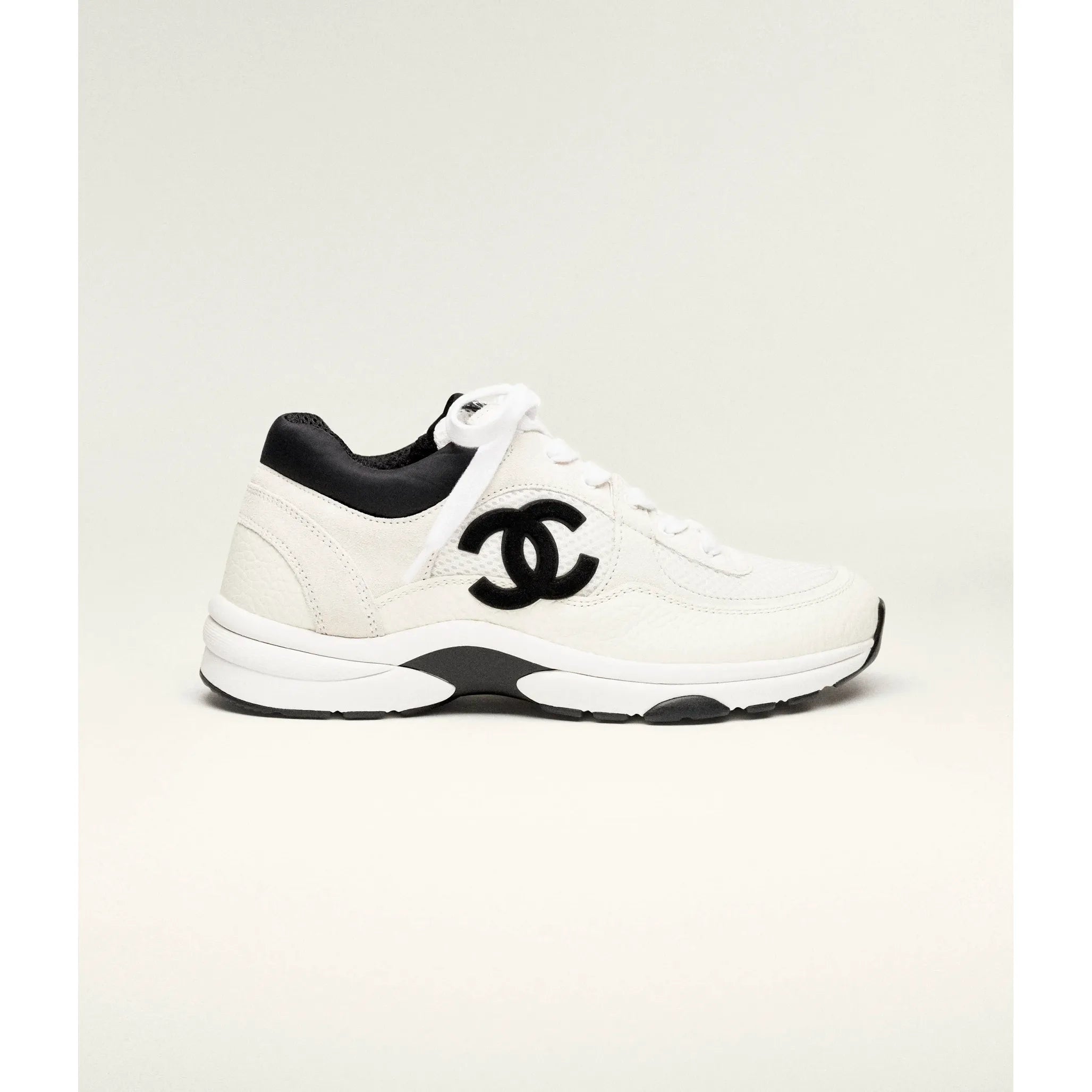 Espadrilles Chanel - Daim et Cuir Grainé - Blanc / Noir