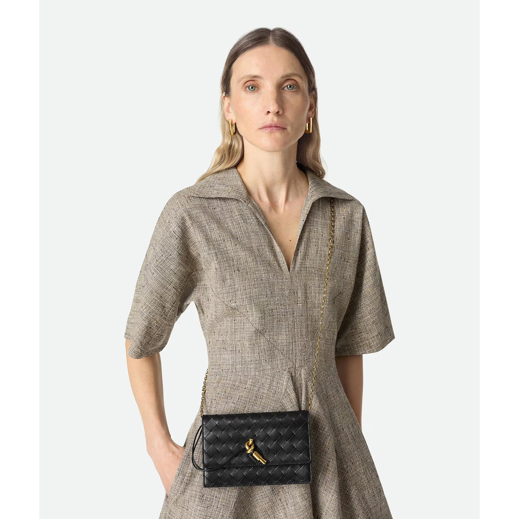 Sac Bottega Veneta Andiamo Pouch on Chain - Noir